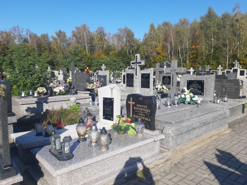 Cmentarz w Czerwonce w pażdzierniku 2021, tuż przed dniem Wszystkich Świętych. Zdjęcia