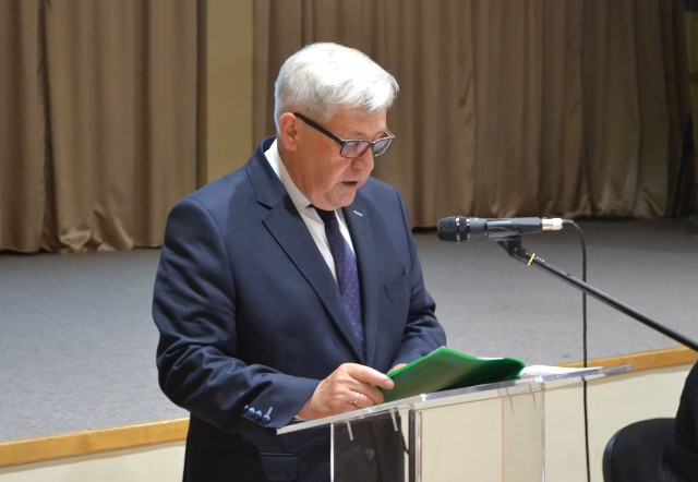 Burmistrz Waldemar Grochowski podczas sesji otrzymał wotum zaufania i absolutorium za ubiegły rok