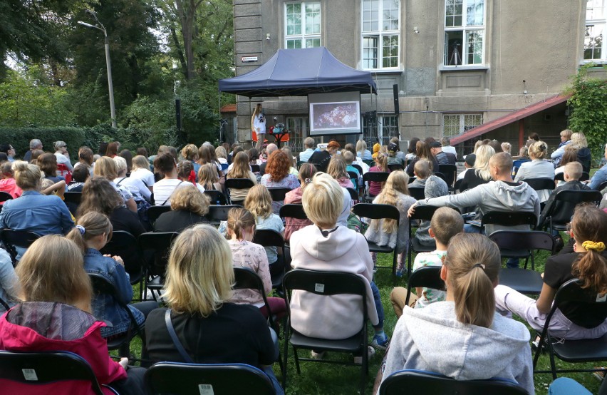 Spotkanie z Nelą Małą Reporterką w Bibliotece Miejskiej w...