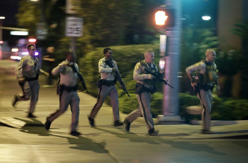Strzelanina w Las Vegas: USA w szoku po masakrze. Kim był sprawca Stephen Paddock? [ZDJĘCIA] [WIDEO]