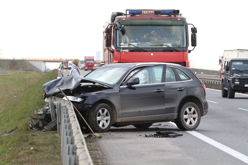 Seria wypadków na S8 w kierunku Warszawy. Uwaga na korek