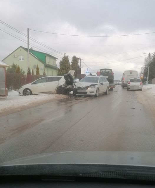Kraksa czterech aut na drodze w miejscowości Tumlin Wykień. Zobacz zdjęcia