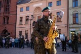 Toruń. Piknik militarny na Rynku Staromiejskim z okazji 25 lat Polski w NATO [GALERIA]