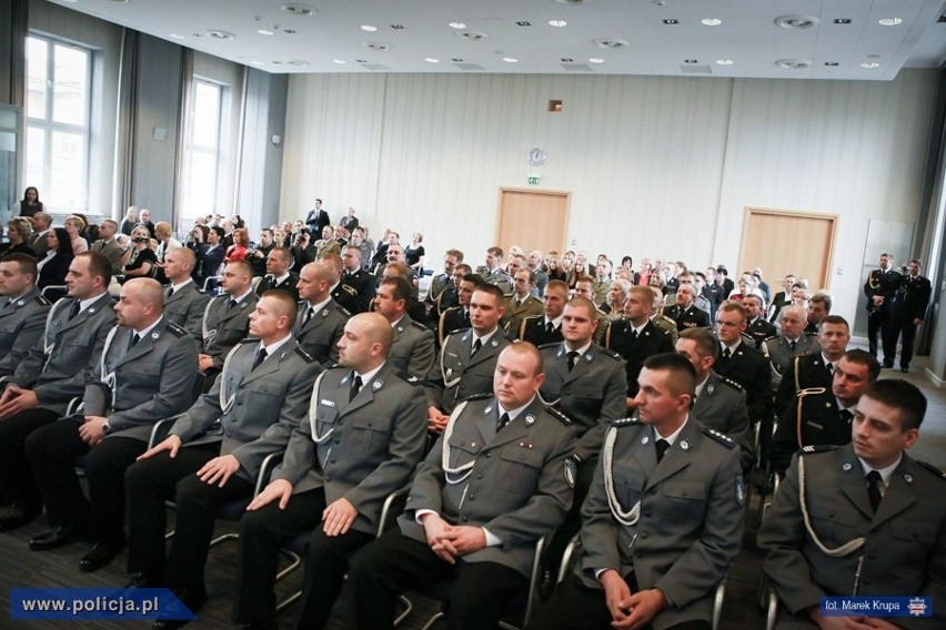 Policjant z komisariatu Bydgoszcz-Śródmieście z medalem - za uratowanie życia!