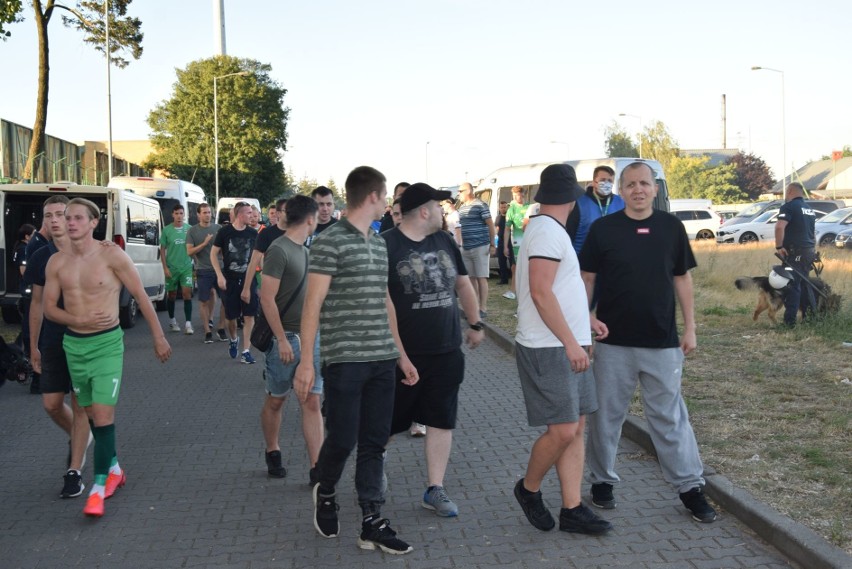 Piłkarze Radomiaka smutni w szatni. Wsparcie kibiców pod stadionem! [ZDJĘCIA]