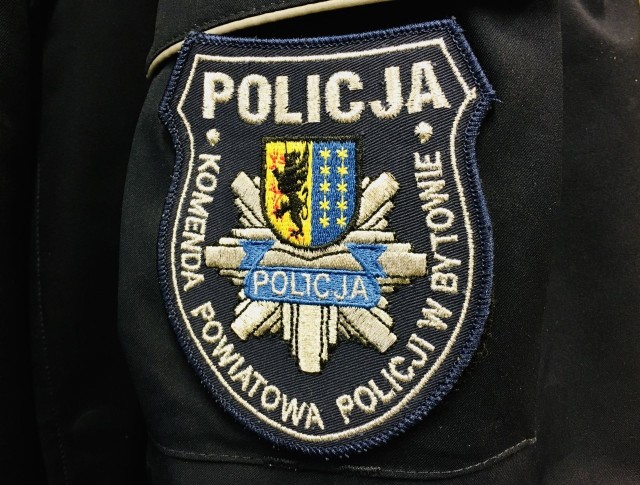 Na poboczu drogi pomiędzy Udorpiem a Rekowem znaleziono ciało mężczyzny. Bytowska policja szuka świadków zdarzenia i apeluje do kierowców, którzy przejeżdżali w tym miejscu o kontakt.