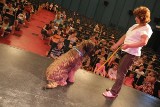 Dzieci i...psy opanowały salę kina Forum. Białostocki Ośrodek Kultury rozpoczął akcję Lato (wideo)