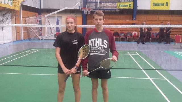 Czołowy mikst Polski młodzików Jakub Suszyński (Stal) i Arianna Biel (Unia Bieruń) na drugim stopniu podium oraz Jakub Suszyński w Kępnie.