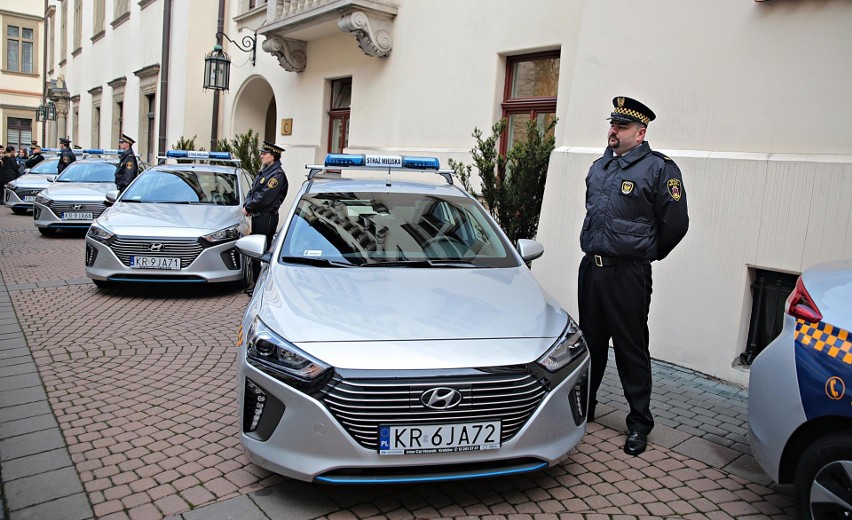 Kraków. Straż miejska zyskała siedem ekologicznych aut [ZDJĘCIA]