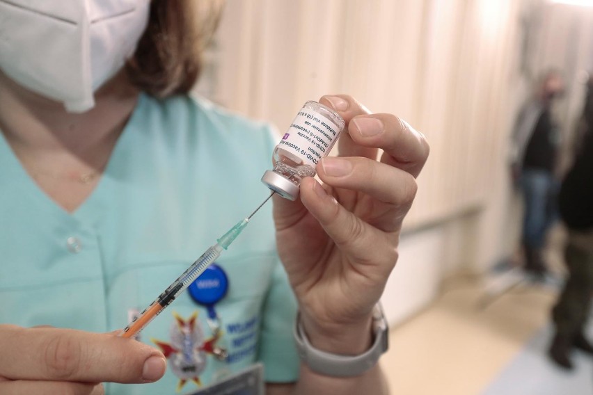 Szczepienie przeciw COVID - duże punkty szczepień w Opolu i...