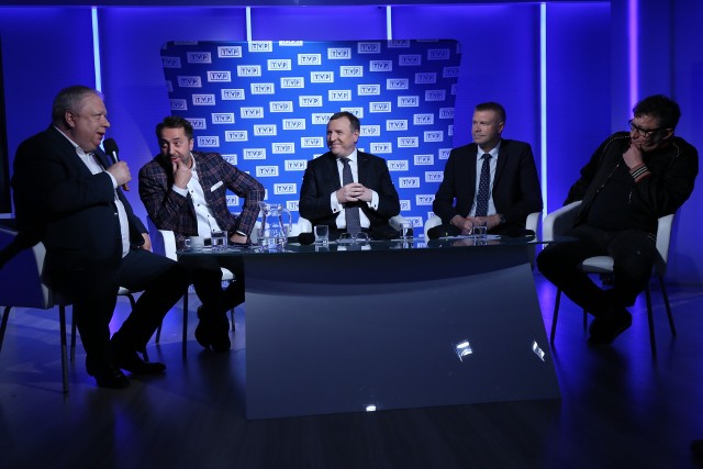 Konferencja prasowa w Warszawie. Od lewej: Marek Sierocki, Marcin Miller, Jacek Kurski, Bogdan Wenta i Konrad Smuga.