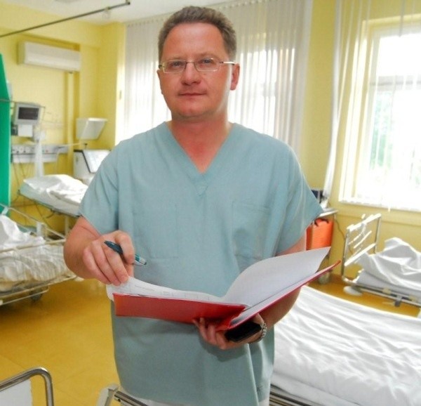 Dr Dariusz Łątka ma za złe prokuraturze, że zniszczyła plany szpitala. Wciąż czeka na przesłuchanie.