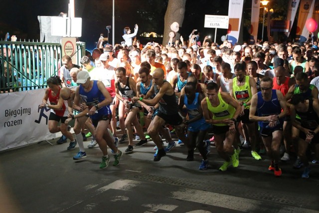 6. PKO NOCNY PÓŁMARATON WROCŁAW 2018 - ZDJĘCIA ZE STARTU PÓŁMARATONU - MNÓSTWO ZDJĘĆ ZE STARTU PKO NOCNY PÓŁMARATON 2018