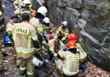 Jarnołtówek. Wypadek turysty w Górach Opawskich. Spadł do Piekiełka