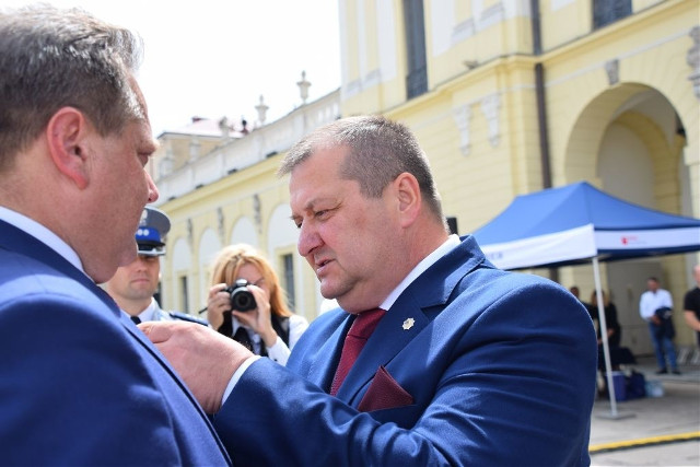 Komendant Główny Policji wraz ministrem Jarosławem Zielińskim wręczali odznaczenia, odznaki i akty mianowania na wyższe stopnie policyjne. Obchody 97. rocznicy powstania polskiej policji zakończyła musztra paradna i "Niebieski piknik".