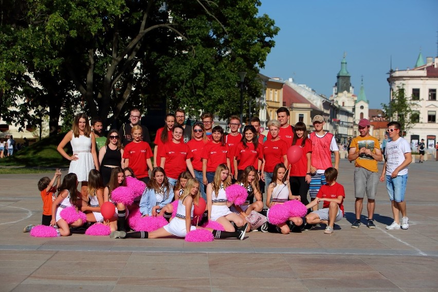 Flashmob Centrum Wolontariatu Sportowego na pl. Litewskim [WIDEO]