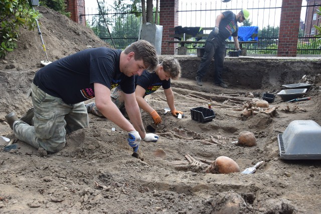 Kamienne tablice z czasów I wojny światowej  i kości odnaleziono w Paczkowie.