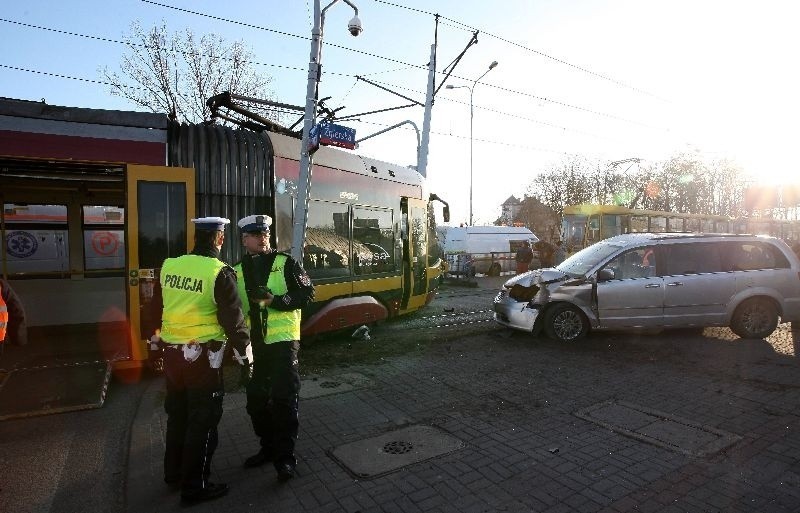 Wypadek tramwaju za wypadkiem [ZDJĘCIA, FILM]