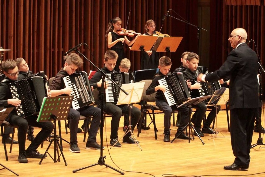 Radom. Doroczny koncert uczniów Zespołu Szkół Muzycznych. Maluchy i starszaki zaprezentowały swoje umiejętności 