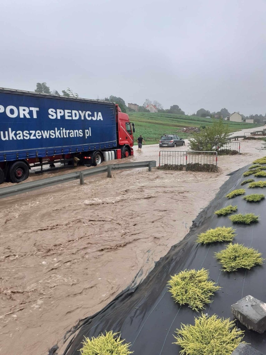 Błyskawiczna powódź na północy Małopolski