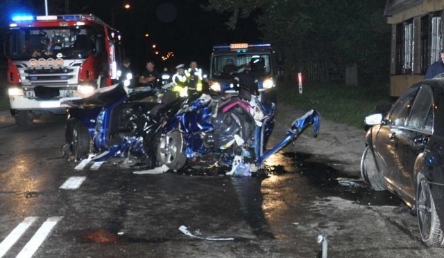 W sierpniowym wypadku w Wierzbicy zginęło troje pasażerów mazdy. Zdaniem prokuratury w tył tego samochodu wjechał mercedes, za którego kierownicą siedział Kewin K.