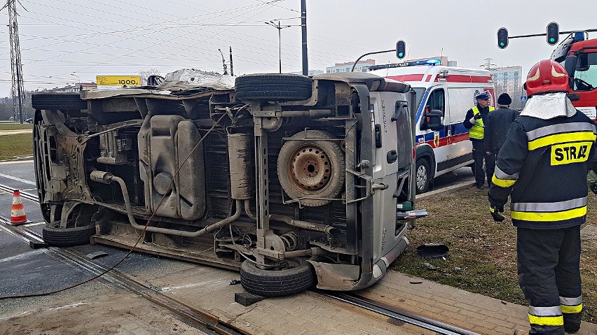 Wypadek na rondzie Inwalidów w Łodzi. Ranny 5-latek