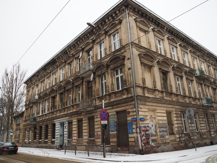 Kamienica przy Pomorskiej 20 w Łodzi w stanie zawieszenia, a mieszkania komunalne stoją puste…