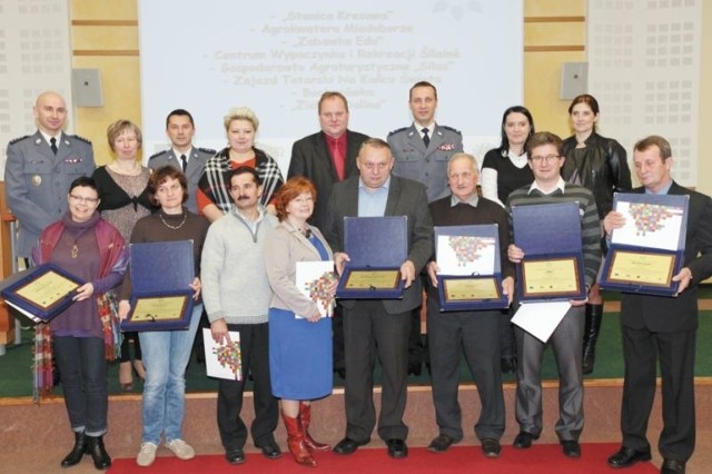 Wszyscy laureaci konkursu cieszyli się z otrzymanych dyplomów, które potwierdzają, że ich gospodarstwa agroturystyczne są bezpieczne