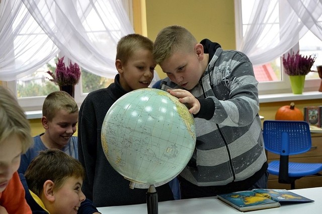 Mali klubowicze nie od razu znaleźli Italię na globusie i w atlasie. Zaciekawił ich kształt państwa przypominający damski but.