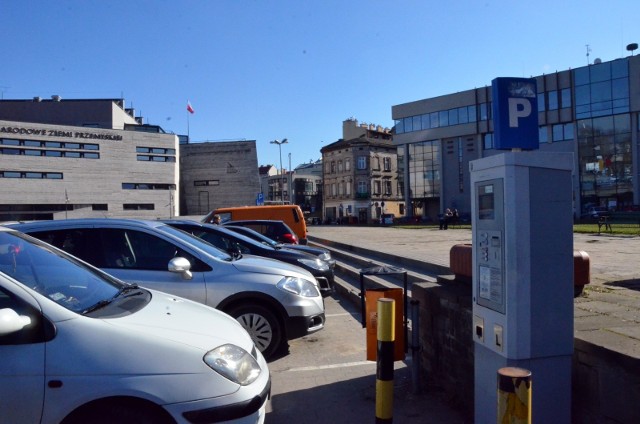 Być może już latem za parking w Przemyślu będzie można zapłacić przez aplikację mobilną.