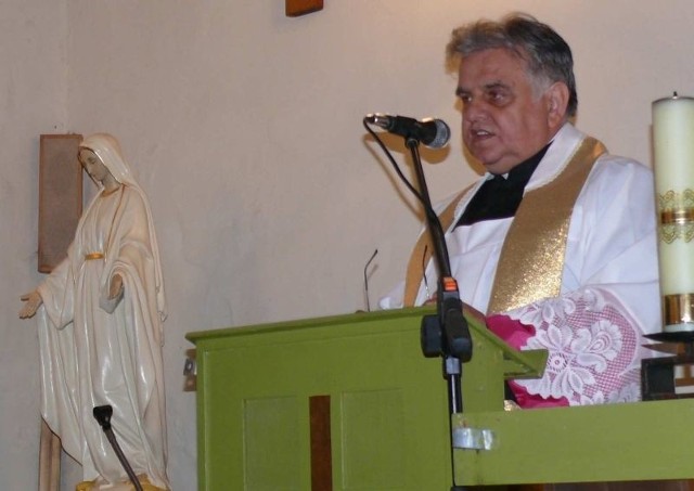 Dziekan dekantu pińczowskiego - ksiądz kanonik Jan Staworzyński - na początku i na końcu maja zorganizował maryjne spotkanie.