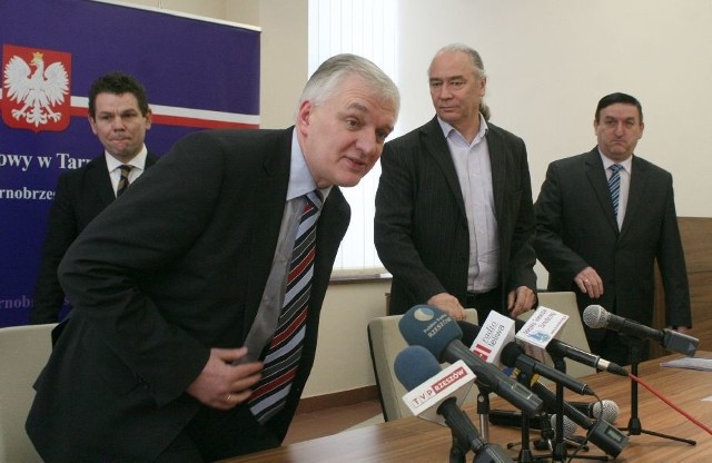 Po spotkaniu z sędziami i pracownikami sądów minister Jarosław Gowin odpowiadał na pytania dziennikarzy.