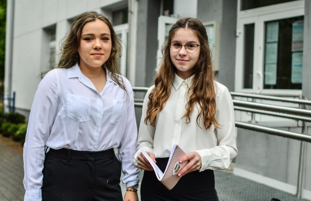 Martyna Trzcińska (od lewej) i Martyna Błajda to uczennice SP nr 35 w Bydgoszczy, których zmagania śledzimy w tym roku na egzaminie ósmoklasisty.
