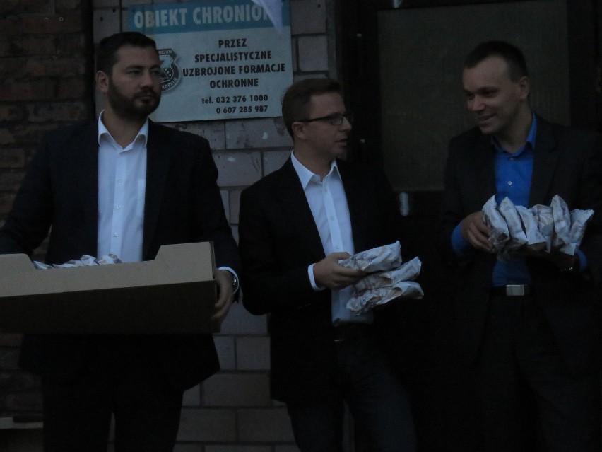 Politycy SLD w Bytomiu rozdają górnikom kołoczki i obiecują deputaty [WIDEO + ZDJĘCIA]