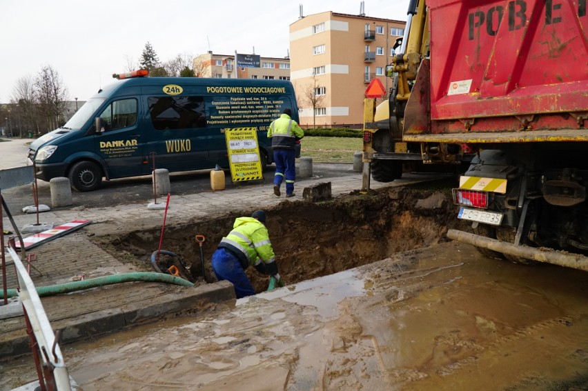 Ekipy Aquanetu cały czas pracują nad usunięciem awarii, do...