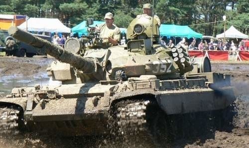 W konkursie walczy m.in. zorganizowany na przełomie czerwca Międzynarodowy Zlot Historycznych Pojazdów Wojskowych w Darłowie.