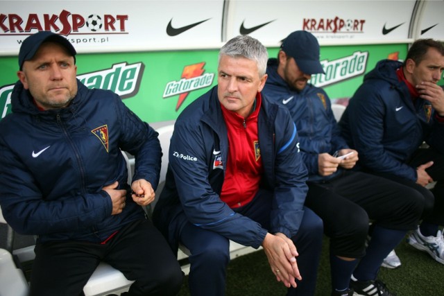 Szkoleniowcem Piasta jest Dariusz Wdowczyk, który od marca 2013 do października 2014 był trenerem Pogoni.