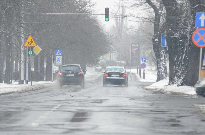 08.03.2013 poznan n/z deszczowo sniegowa pogoda na ulicach...