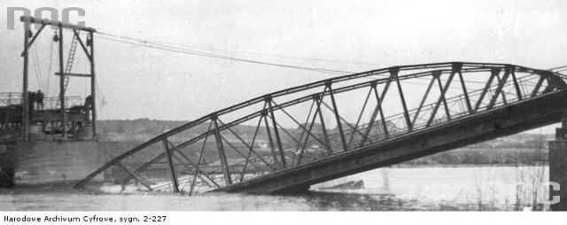 Zniszczony most w pobliżu Bydgoszczy. Rok 1939