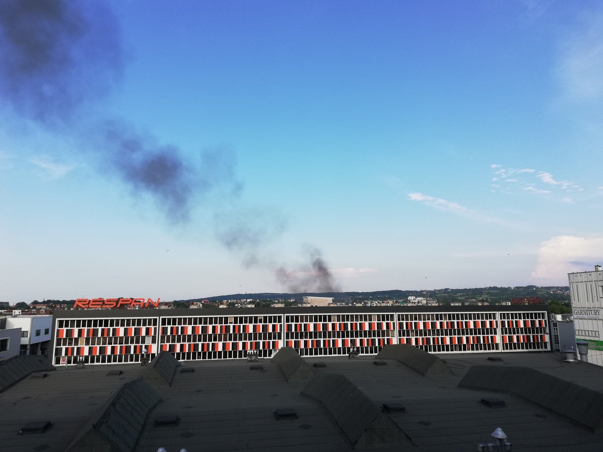 Wybuch transformatora przy ul. Ossolińskich w Rzeszowie. Trzy zastępy  straży pożarnej gasiło rozdzielnię prądu | Nowiny