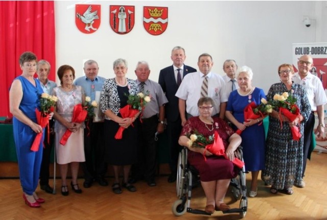 Osiem par z gminy Golub-Dobrzyń i jedna z gminy Kowalewo Pomorskie otrzymały nadane przez prezydenta RP Medale za Długoletnie Pożycie Małżeńskie