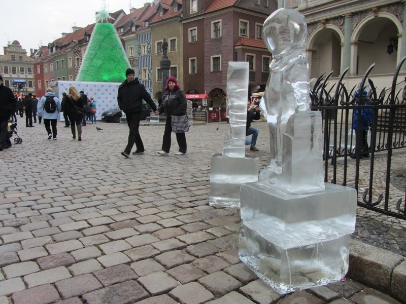 Rzeźbiarze tworzą lodowe dzieła. Te będzie można oglądać na...