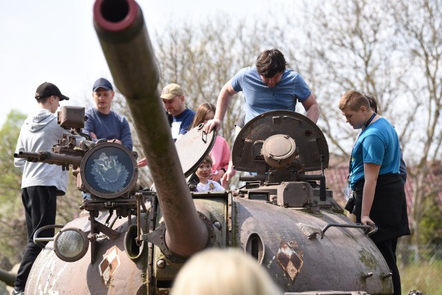 Tłumy na majówkowym pikniku militarnym w Drzonowie. Zobacz zdjęcia >>> 