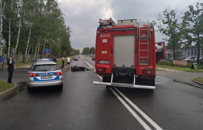 Augustów. Wypadek na ul. Mazurskiej. Motocyklista zderzył się z ciężarówką (zdjęcia)