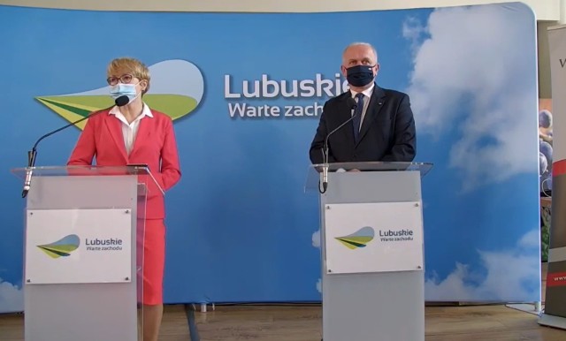 Marszałek Polak i wojewoda Dajczak ramię w ramię na jednej konferencji dotyczącej szpitala tymczasowego w Zielonej Górze.