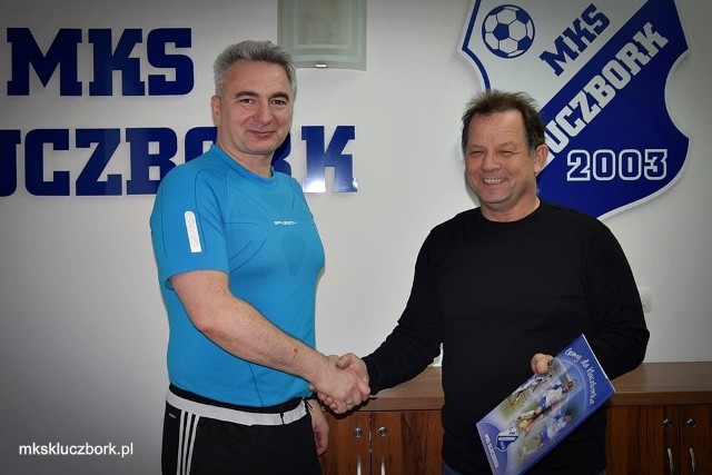 Kamil Socha (z lewej) ostatnio pracował w GKS-ie Bełchatów.