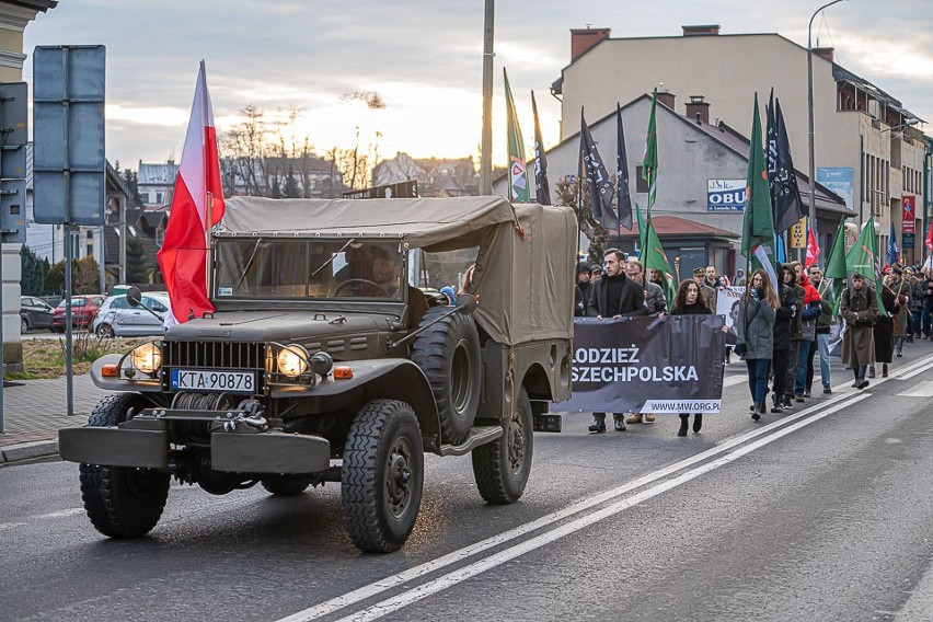 Nowy Sącz. Ulicami miasta przeszedł Marsz Pamięci Żołnierzy Wyklętych. Na czele Młodzież Wszechpolska i Ruch Narodowy [ZDJĘCIA]