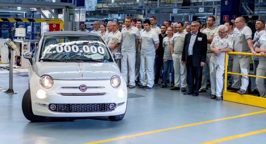 Fiat 500 z numerem 2 000 000.