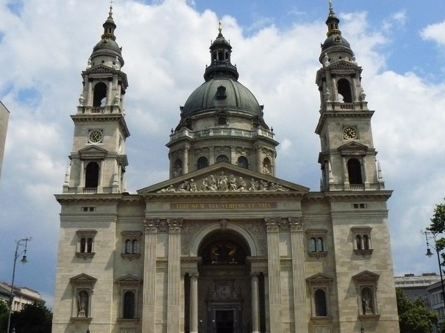Budowę bazyliki Św. Stefana ukończono w 1905 r.