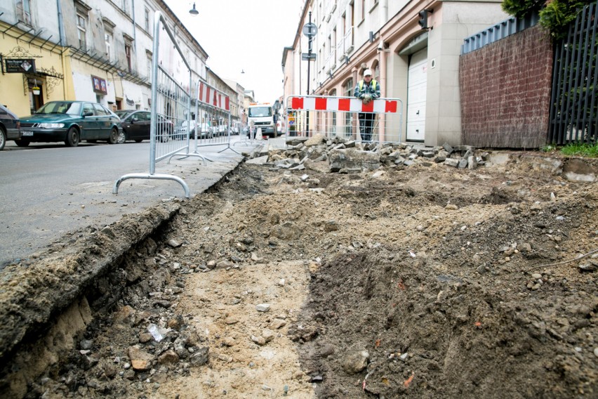 Prace przy remoncie chodników już trwają. W większości nowa...